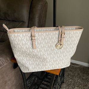 Michael Kors purse barely used
